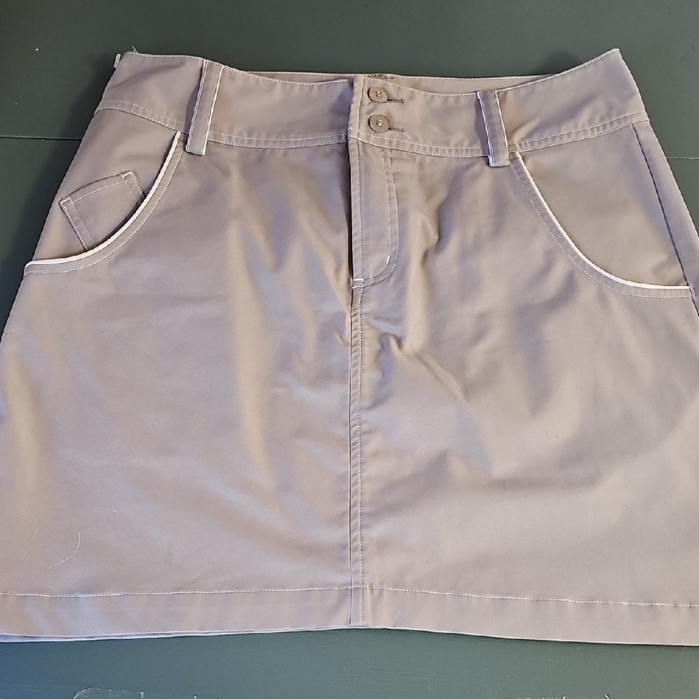 Adidas Gray Mini Skirt with Pockets. Size 8. NWOT golf, Tennis.